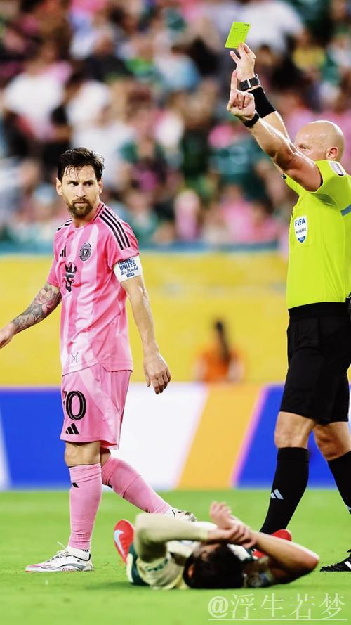 梅西陷入争议:与对手教练冲突并怒斥主裁为懦夫 梅西陷入争议:与对手教练冲突并怒斥主裁为懦夫